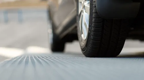 Les premières voitures-radars arrivent le 15 octobre dans les...